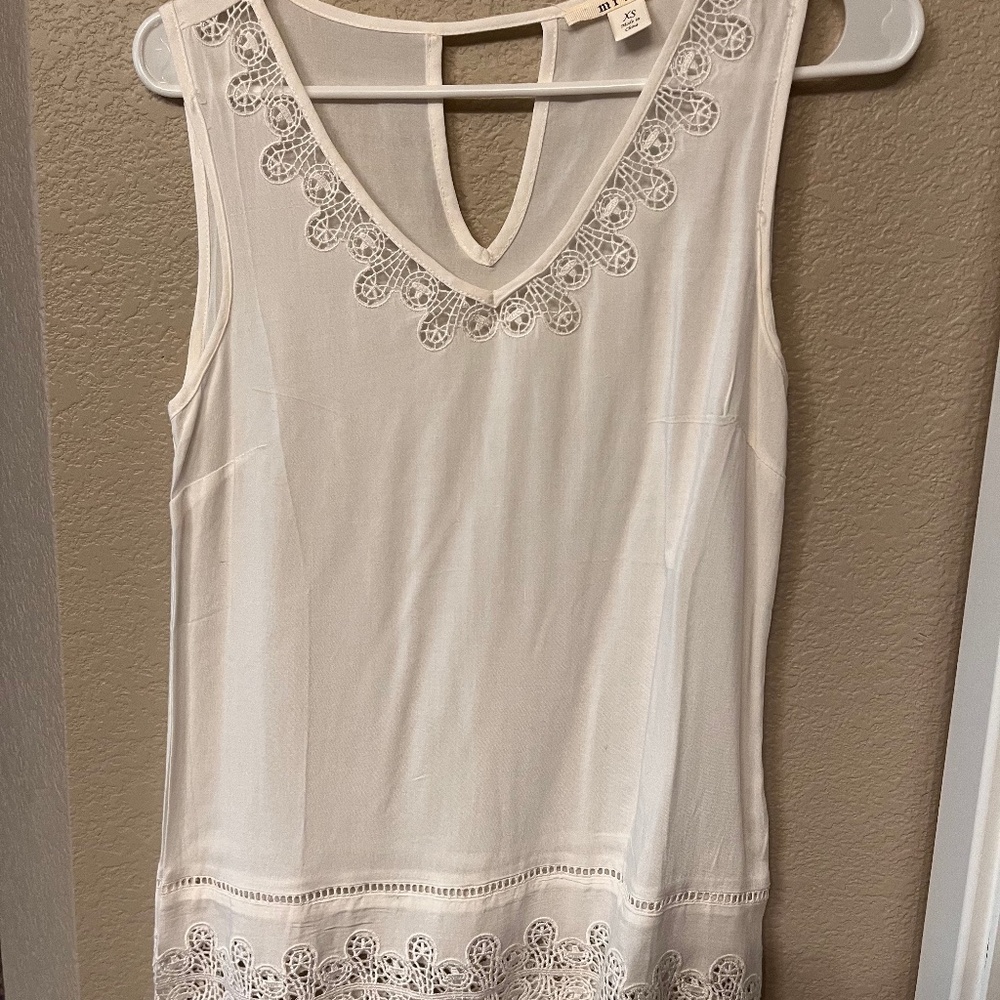 New Women's White sleeveless blouse with lace XS